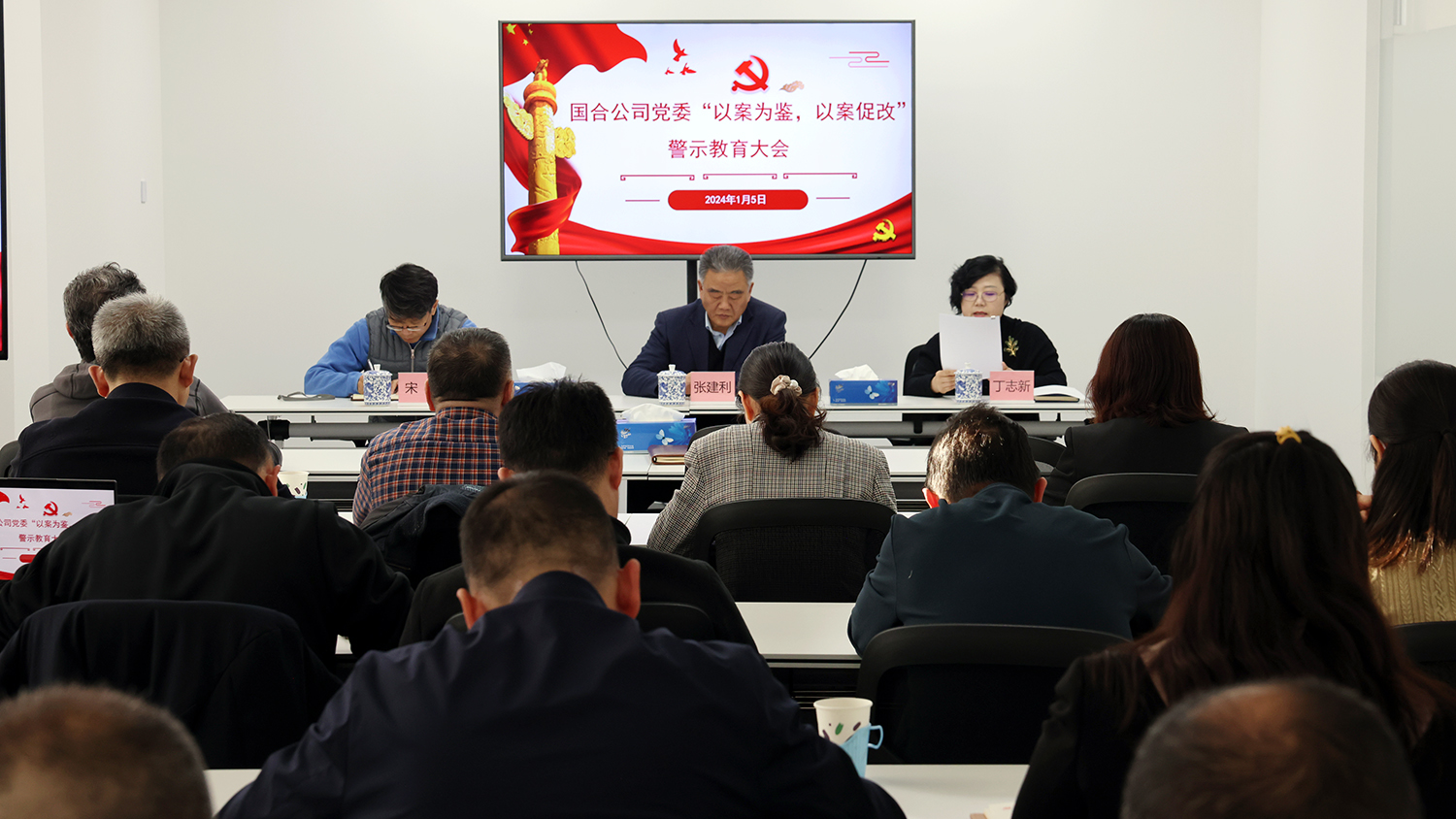 ManBetX(万博体育)APP官网|英超狼队和水晶宫全球赞助同伴