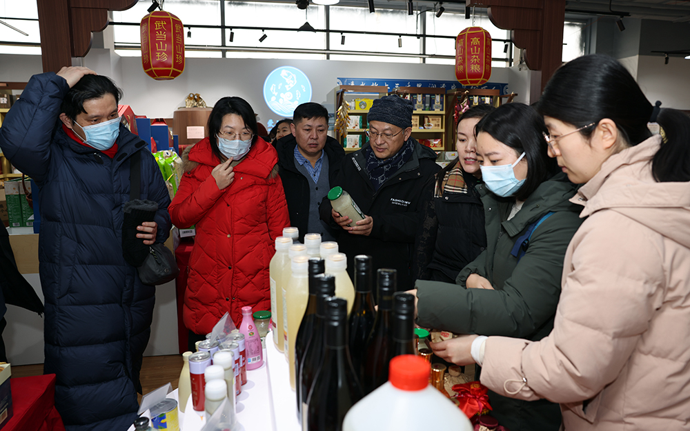 ManBetX(万博体育)APP官网|英超狼队和水晶宫全球赞助同伴