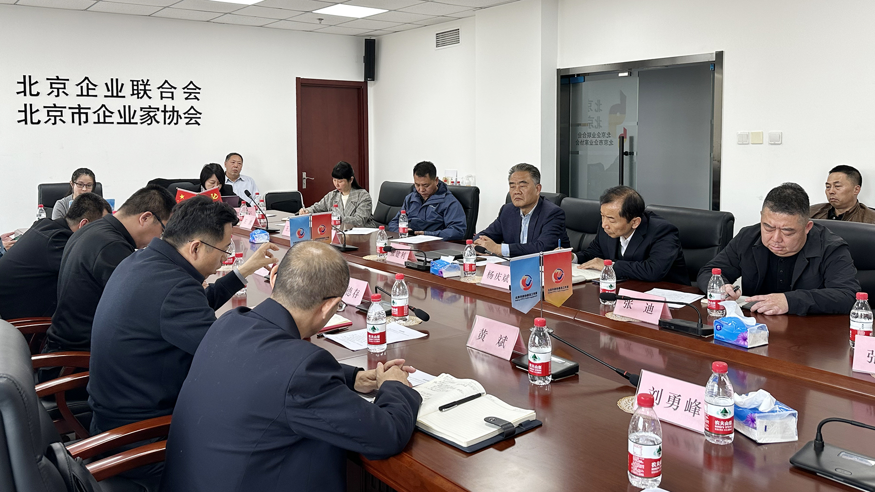 ManBetX(万博体育)APP官网|英超狼队和水晶宫全球赞助同伴