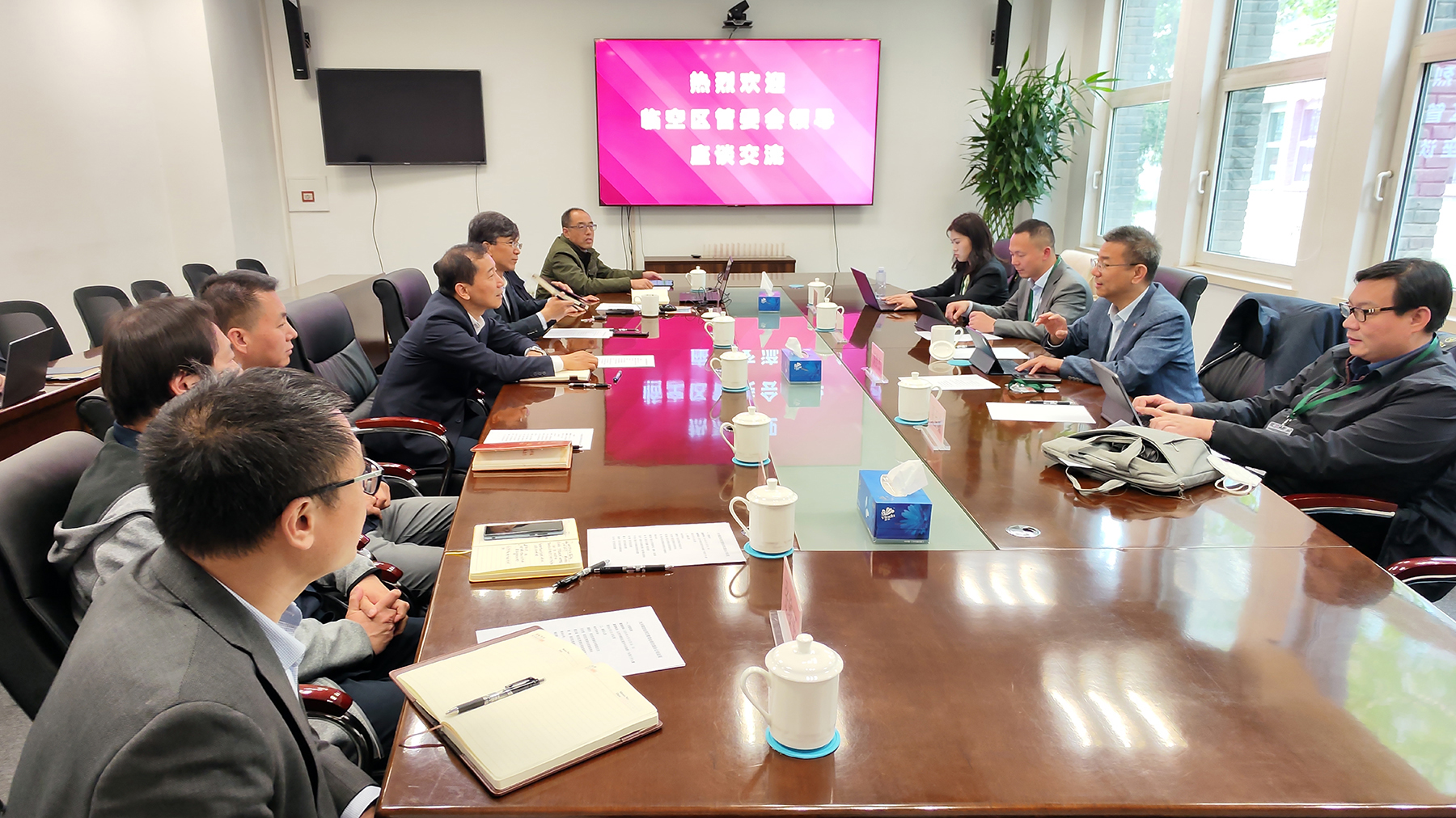 ManBetX(万博体育)APP官网|英超狼队和水晶宫全球赞助同伴