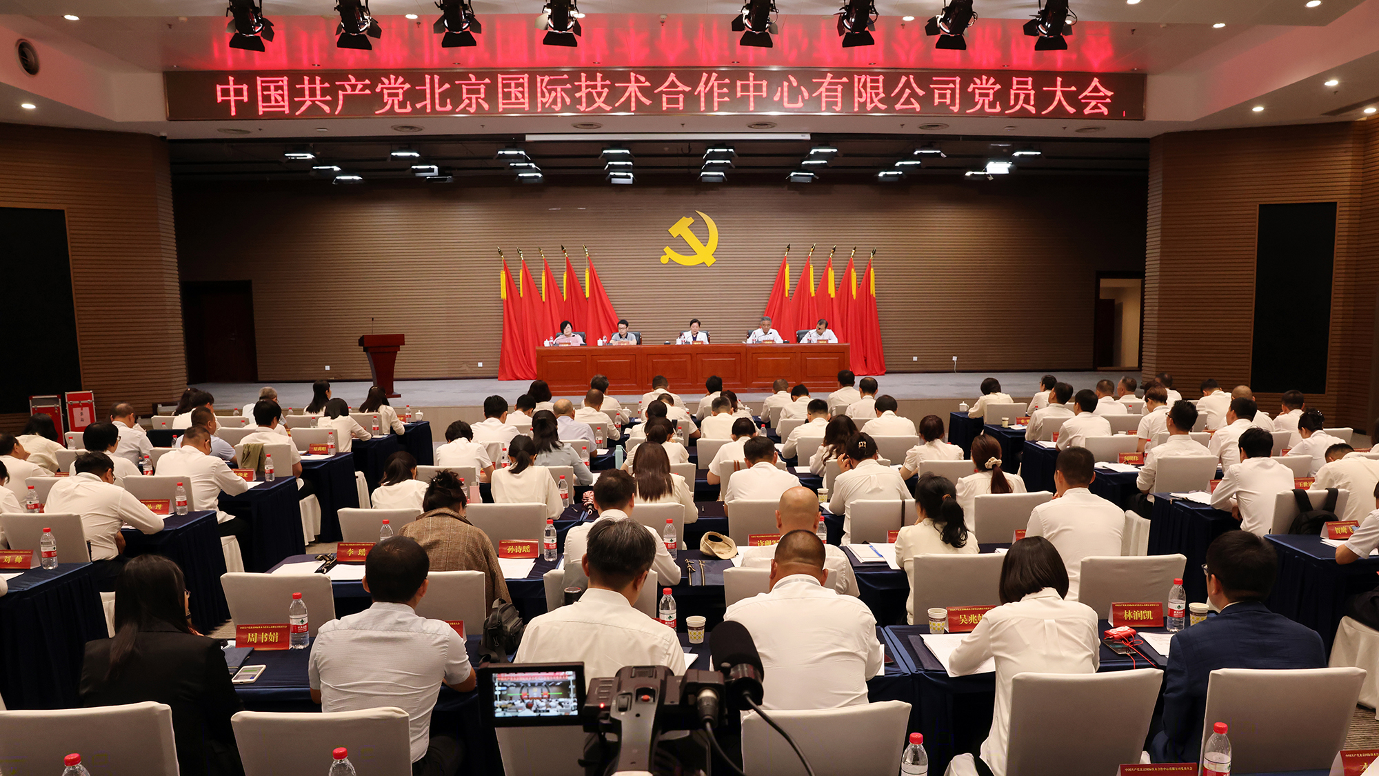 ManBetX(万博体育)APP官网|英超狼队和水晶宫全球赞助同伴