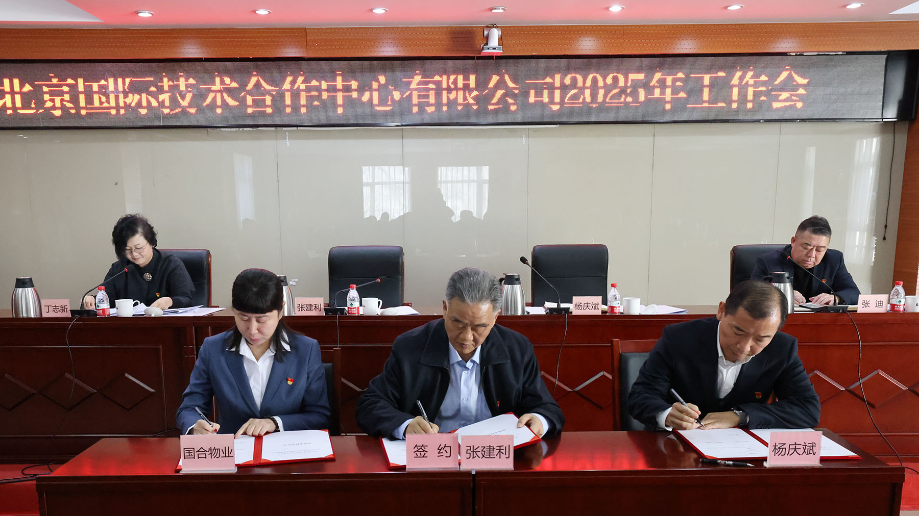 ManBetX(万博体育)APP官网|英超狼队和水晶宫全球赞助同伴